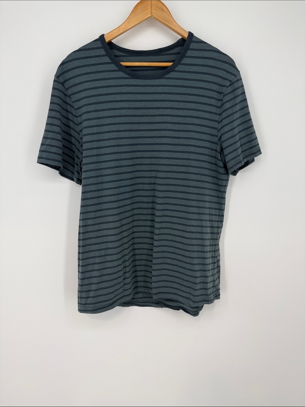 Lululemon Men's Striped Short-Sleeve Crew Neck T-Shirt - Blue/Black